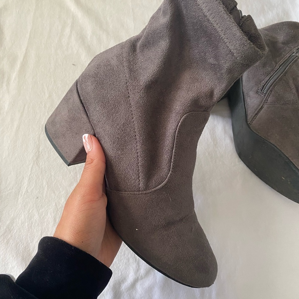 STEVE MADDEN GREY BOOTIES